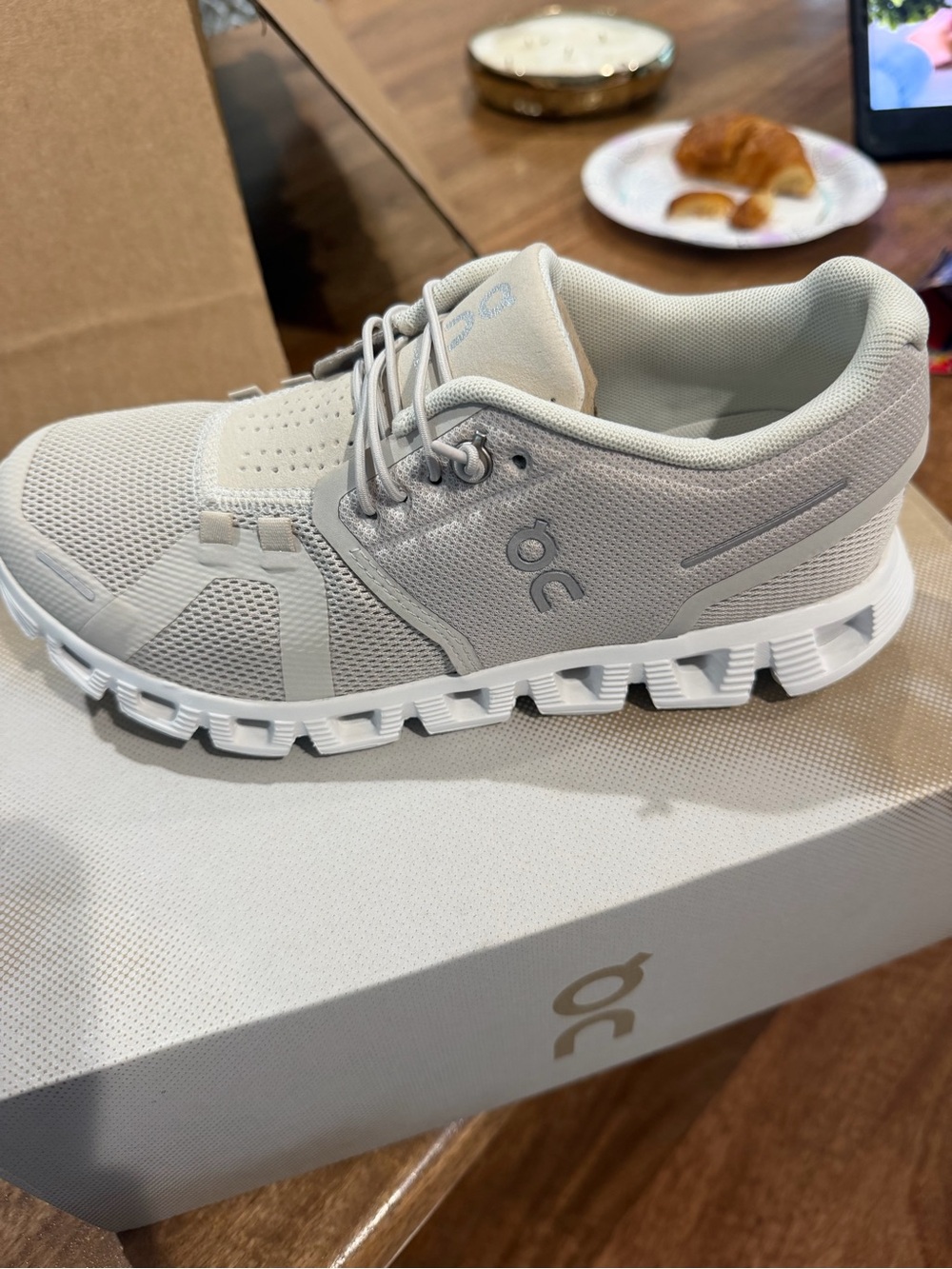On Running women Sneakers in Light Gray and White